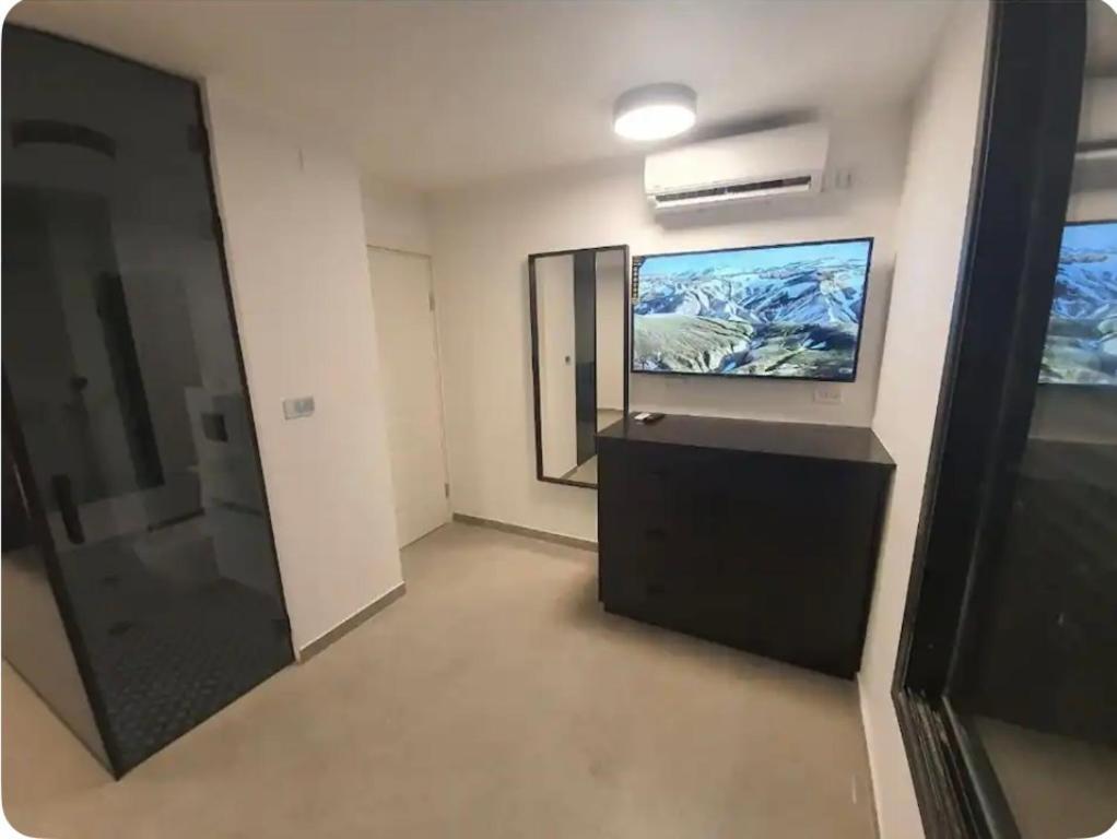 Ryo 11 דירת נופש חדשה על חוף הים נוף לים Apartment Bat Yam Exterior photo